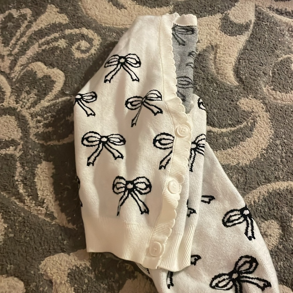 darling Black and white bow button up sweater - Picture 4 of 5